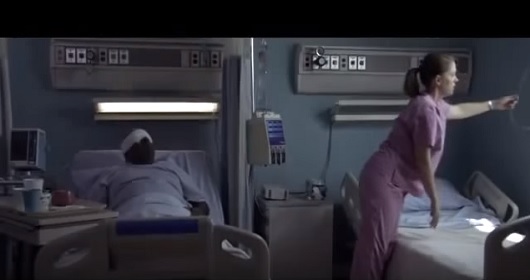眼盲的病人知道隔壁床的老人離世後，要求護士看一下窗外…..那一幕讓人潸然淚下！