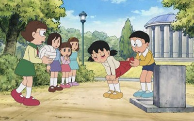 來自9個不同國家的女孩身上裙子被掀開是什麼反應？